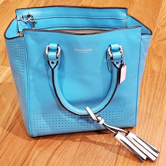 Coach Handbags - Coach small satchel / bucket style bag